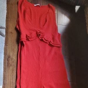 Zara trafaluc red jumpsuit size small women's.  Perfect for upcoming holodays
